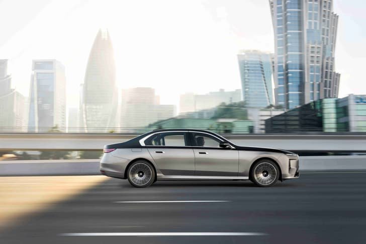 BMW 7 Series photo