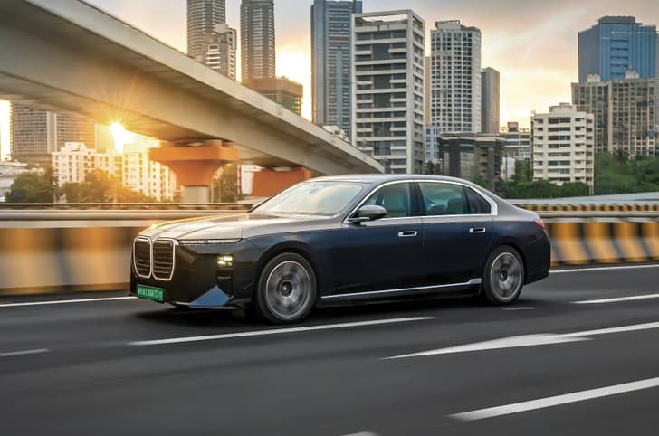 BMW i7 photo