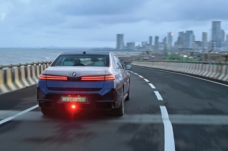 BMW i7 photo
