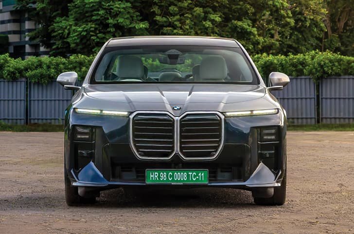 BMW i7 photo