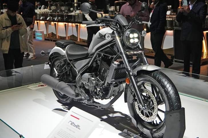Honda Rebel 300 photo