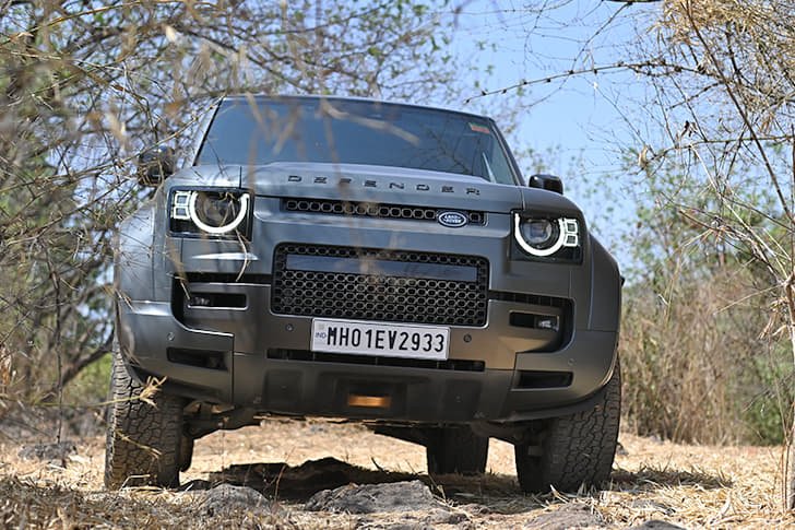 Land Rover Defender photo