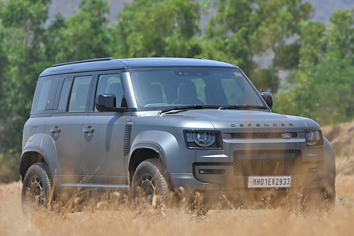 Land Rover Defender photo