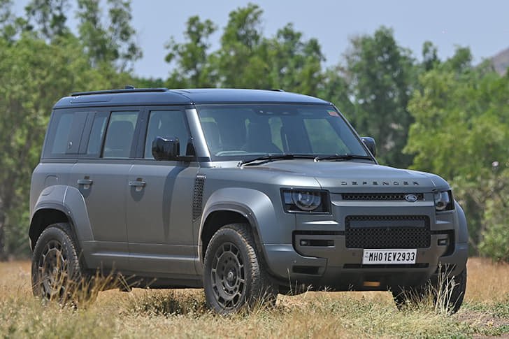 Land Rover Defender photo