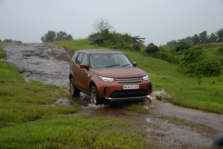 Land Rover Discovery photo