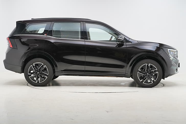 Mahindra XUV 7XO photo
