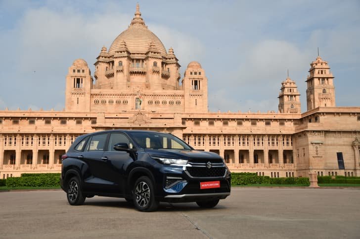 Maruti Suzuki Invicto photo
