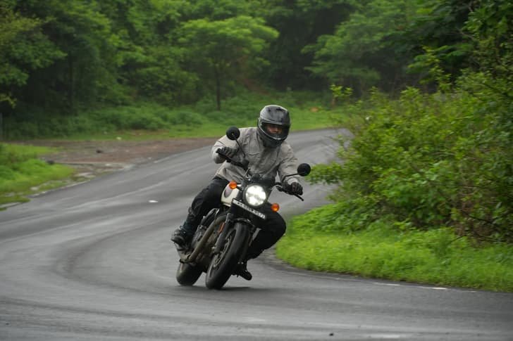 Royal Enfield Hunter 350 photo