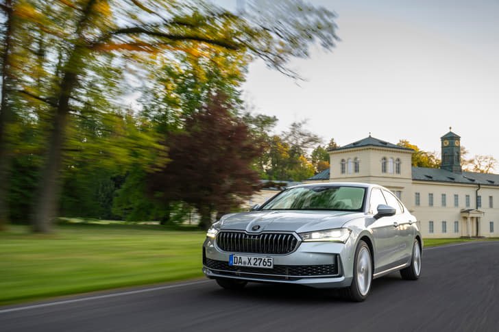 Skoda Superb photo