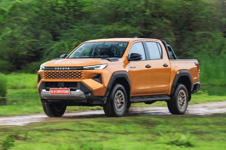 Toyota Hilux photo