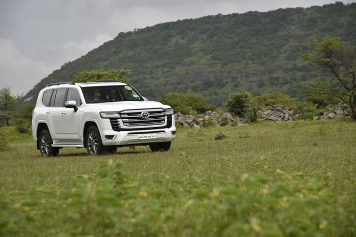 Toyota Land Cruiser photo