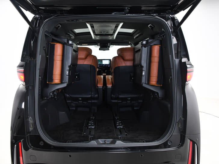 Toyota Vellfire photo