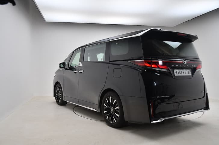 Toyota Vellfire photo